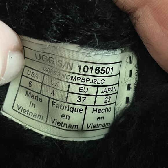 UGG Mini Bailey Bow Boots - Picture 11 of 12